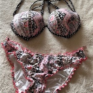Victoria Secret Bikini in 36D
Bottom in Large
New with tags